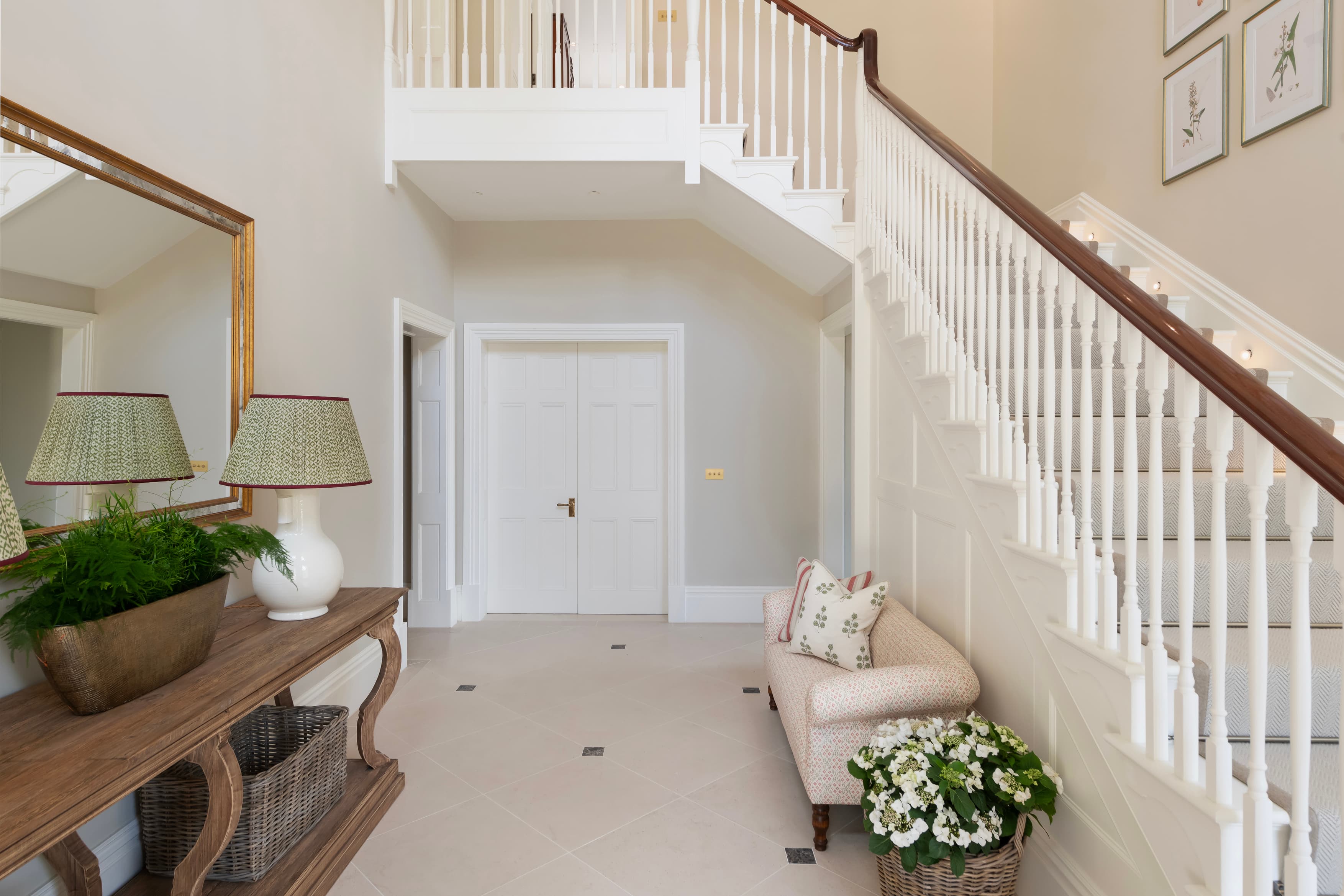 Entrance hall with stairs